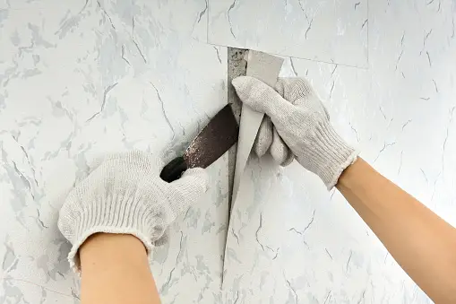 How to Remove Wallpaper Without Damaging the Walls Underneath