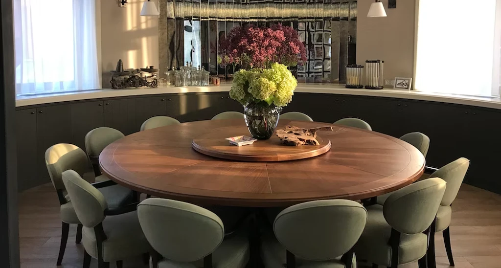 Choosing the Perfect Round Dining Table and Chairs